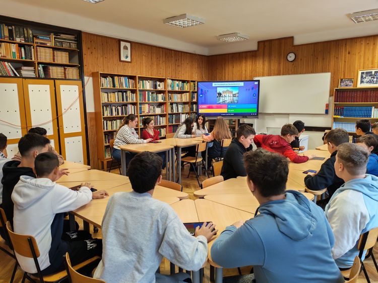 Telt ház a NASZI nyílt napján