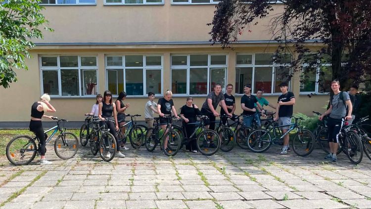Kerékpárral a Kihívás Napján: Állatfarmon jártak a kilencedikesek!