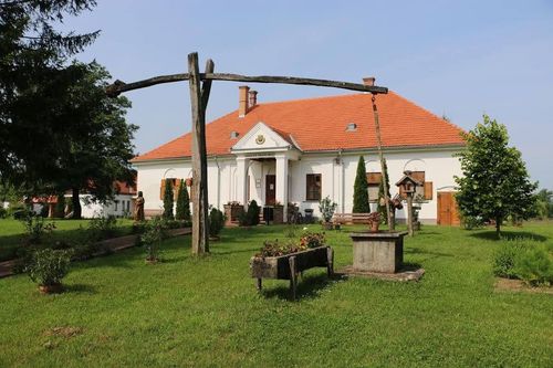13543-nepi-hagyomanyorzo-es-erdei-iskola-kisbajom.jpg