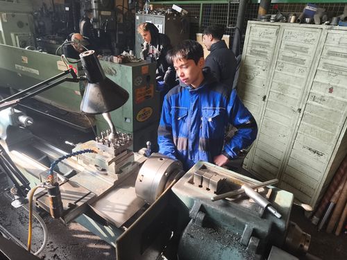 Üzemlátogatáson a gépészek