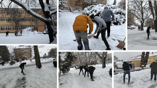 A NASZI-sok kedden fogtak először hólapátot